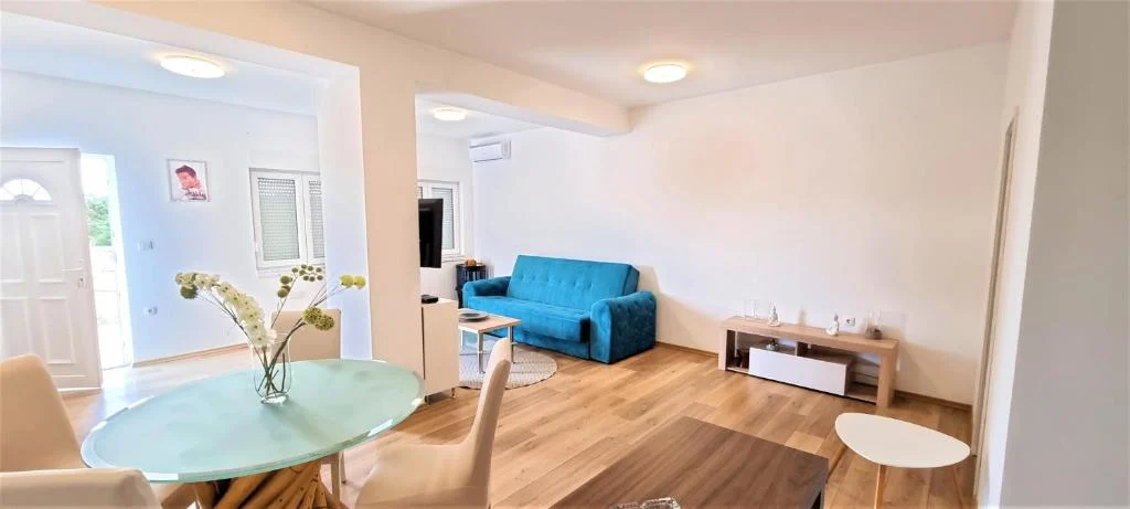 Standard one-bedroom apartment living area at Villa Prince & Tiffany